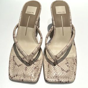 NWOT Dolce Vita Rhye Thong Heels